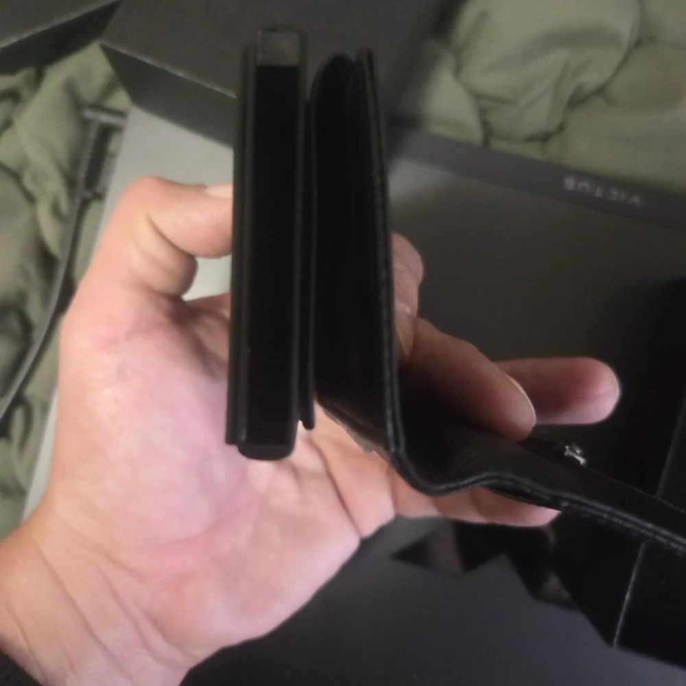 Black Leather And Carbon Fiber Wallet with Ring Holder